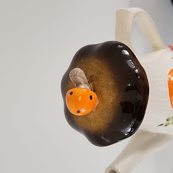 Vintage Merry Mushroom teapot - Picture 3 of 10